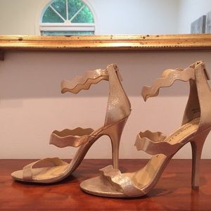 Chinese Laundry Gold Scalloped Heels 8 1/2 New!